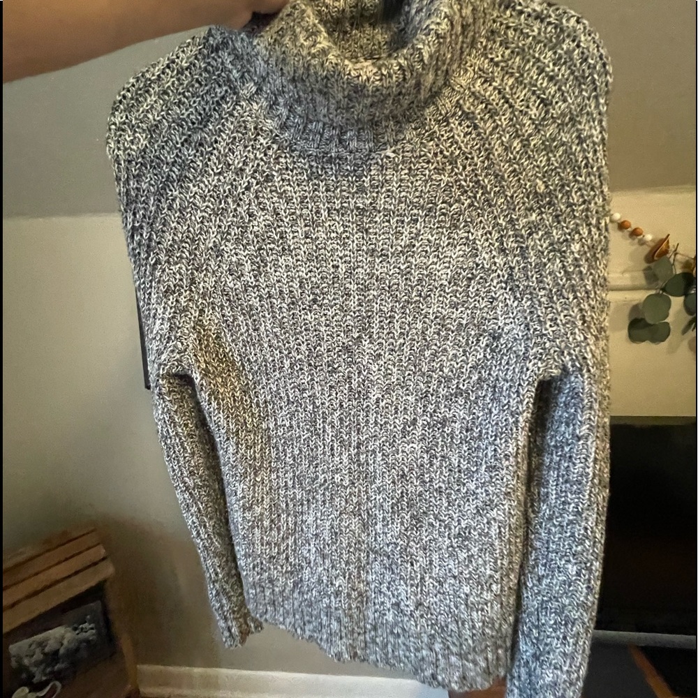 Old navy turtle neck sweater. S. Black and White
